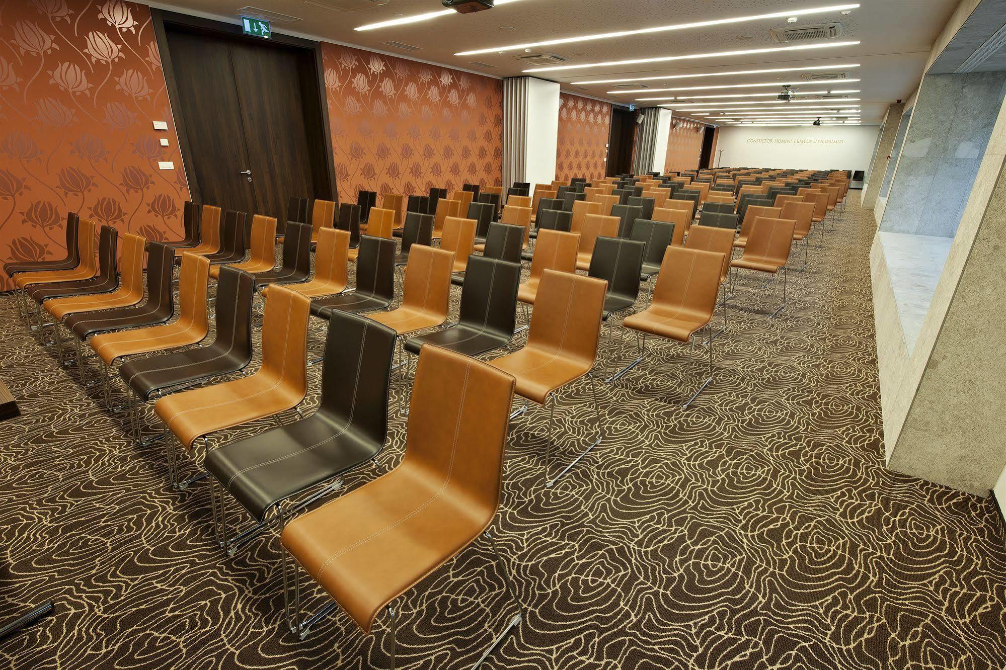 Rimske Terme - Hotel Zdraviliski Dvor ริมสเกตอปลิตเซ ภายนอก รูปภาพ