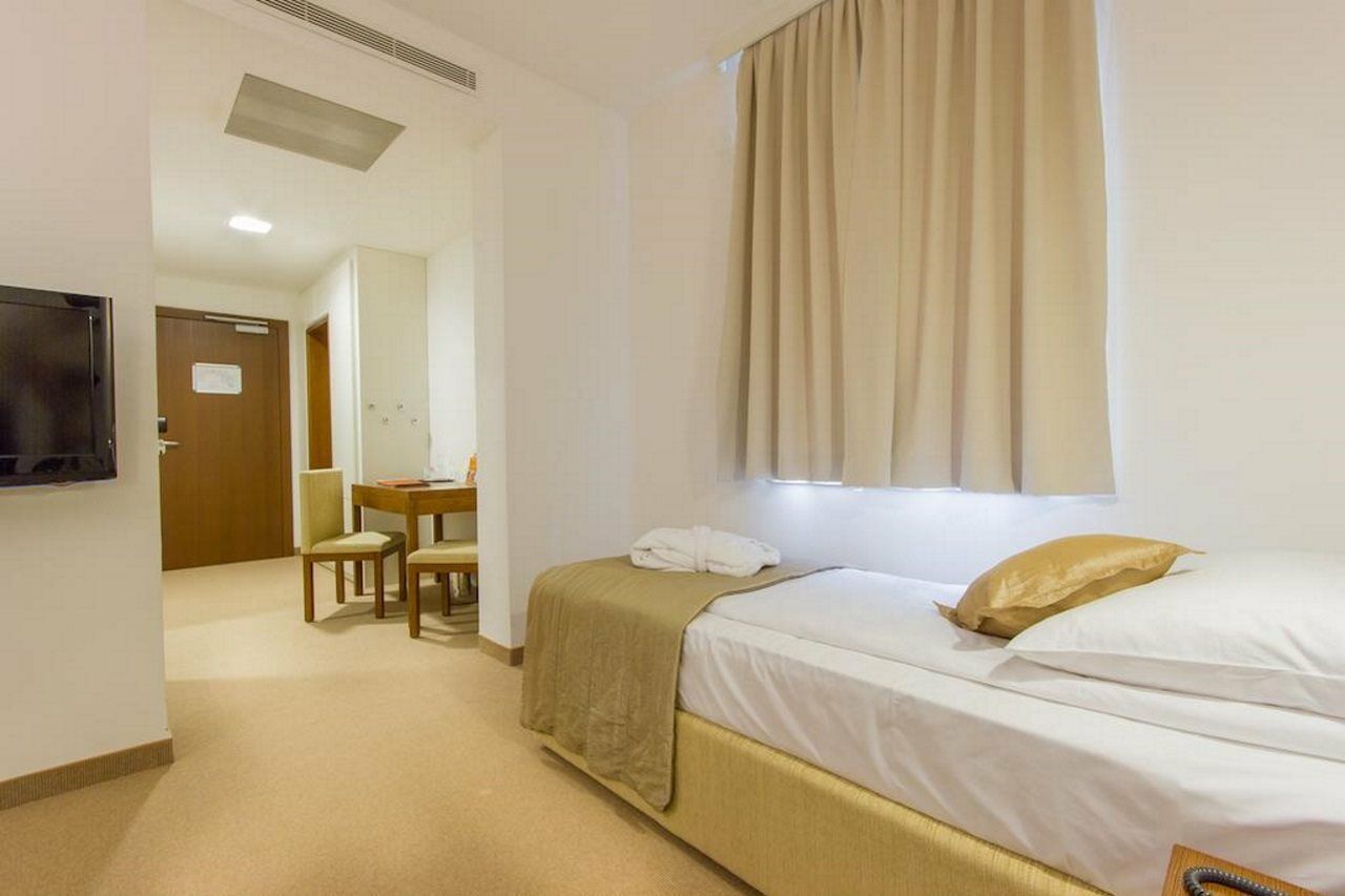 Rimske Terme - Hotel Zdraviliski Dvor ริมสเกตอปลิตเซ ภายนอก รูปภาพ